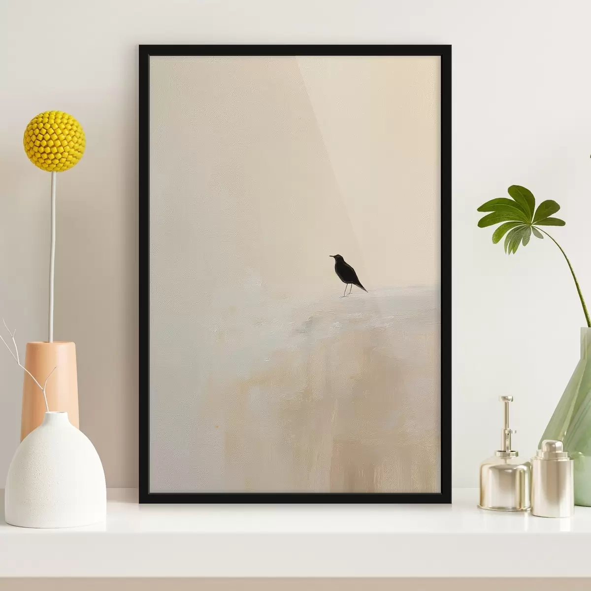 Poster Oiseau solitaire sur fond beige chaud f45882