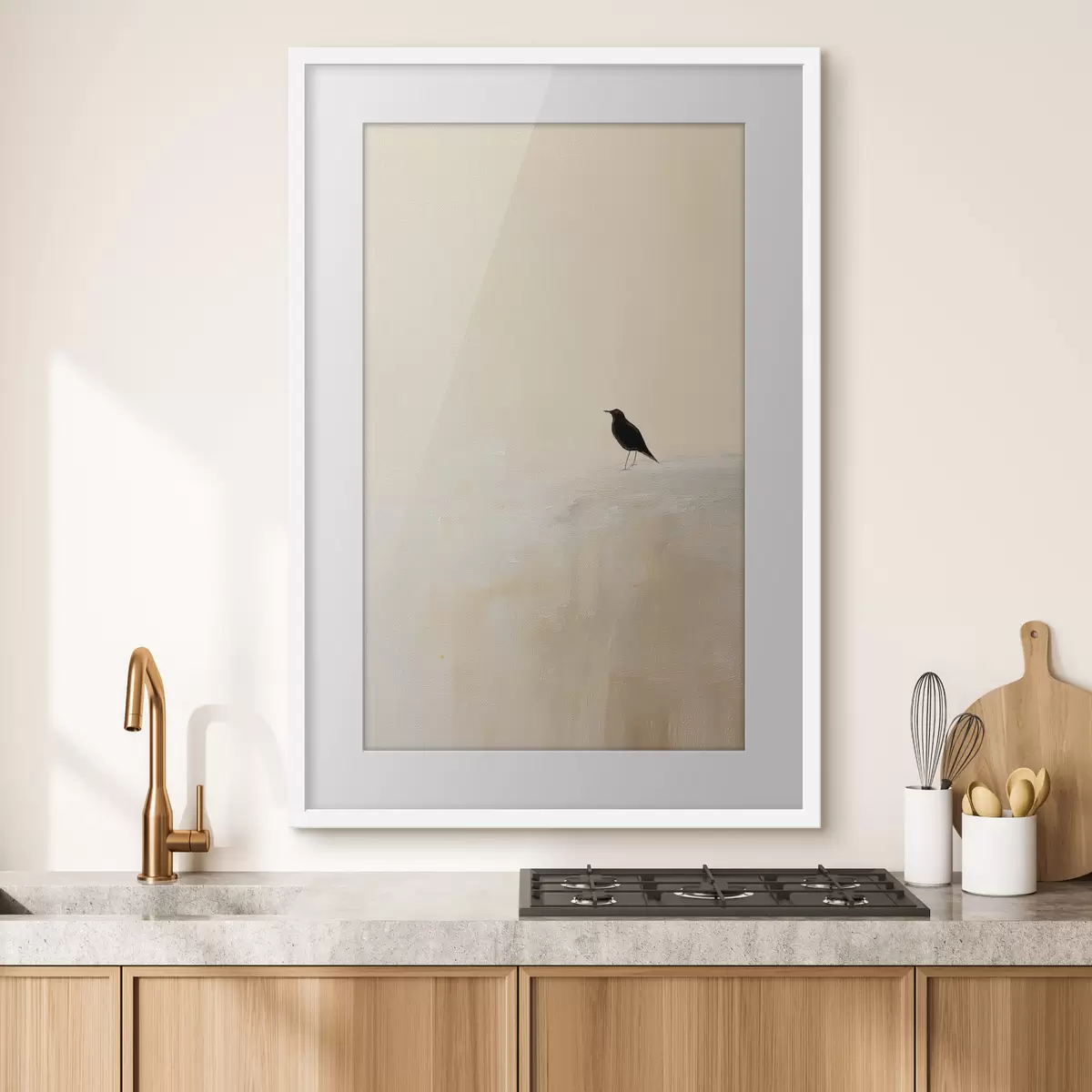 Poster Oiseau solitaire sur fond beige chaud f45882