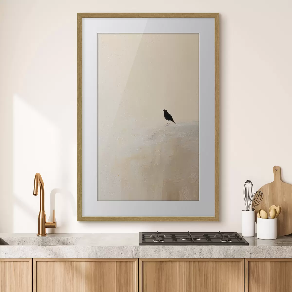 Poster Oiseau solitaire sur fond beige chaud f45882