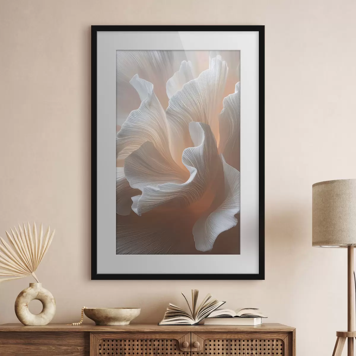 Poster Pétales blancs aériens avec une lueur pêche chaude f45909
