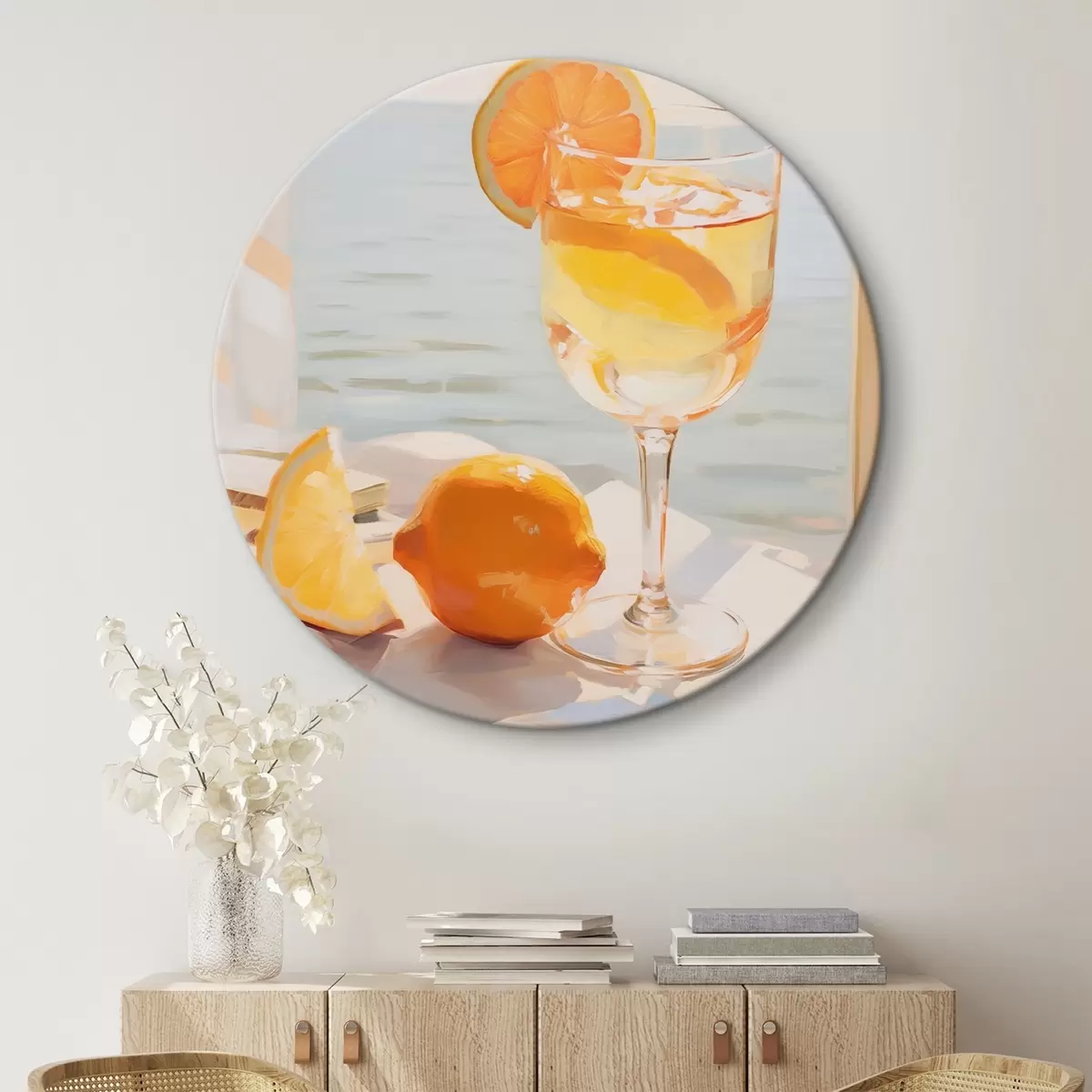 Tableaux rondes Un cocktail dans un verre près de la fenêtre r46064