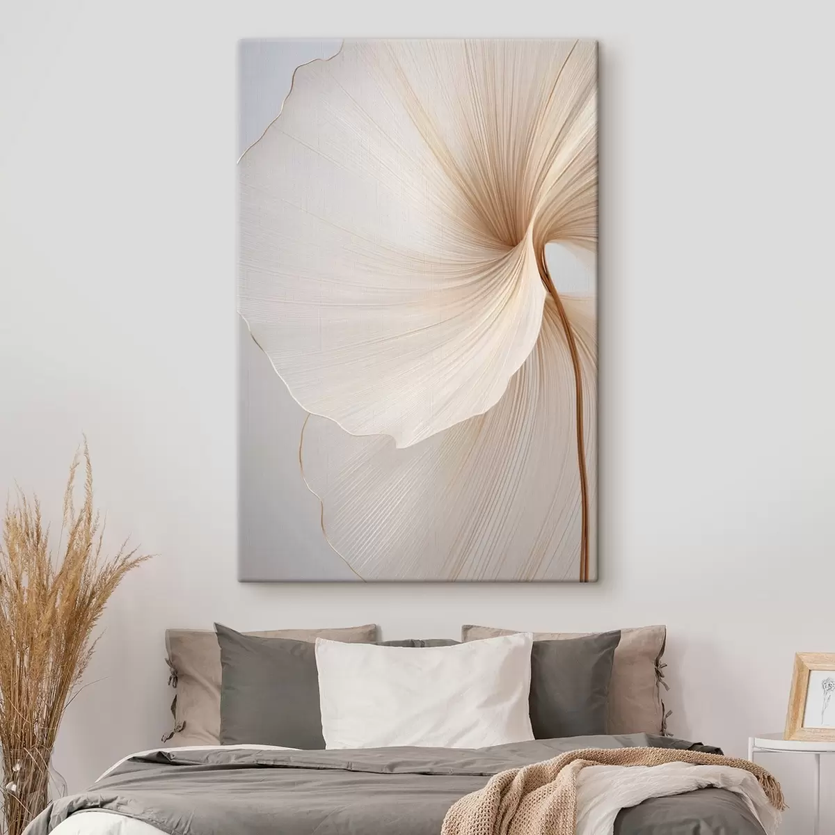 Tableau Fleurs abstraites aux pétales fins et délicats dans des tons de blanc et de beige s45922