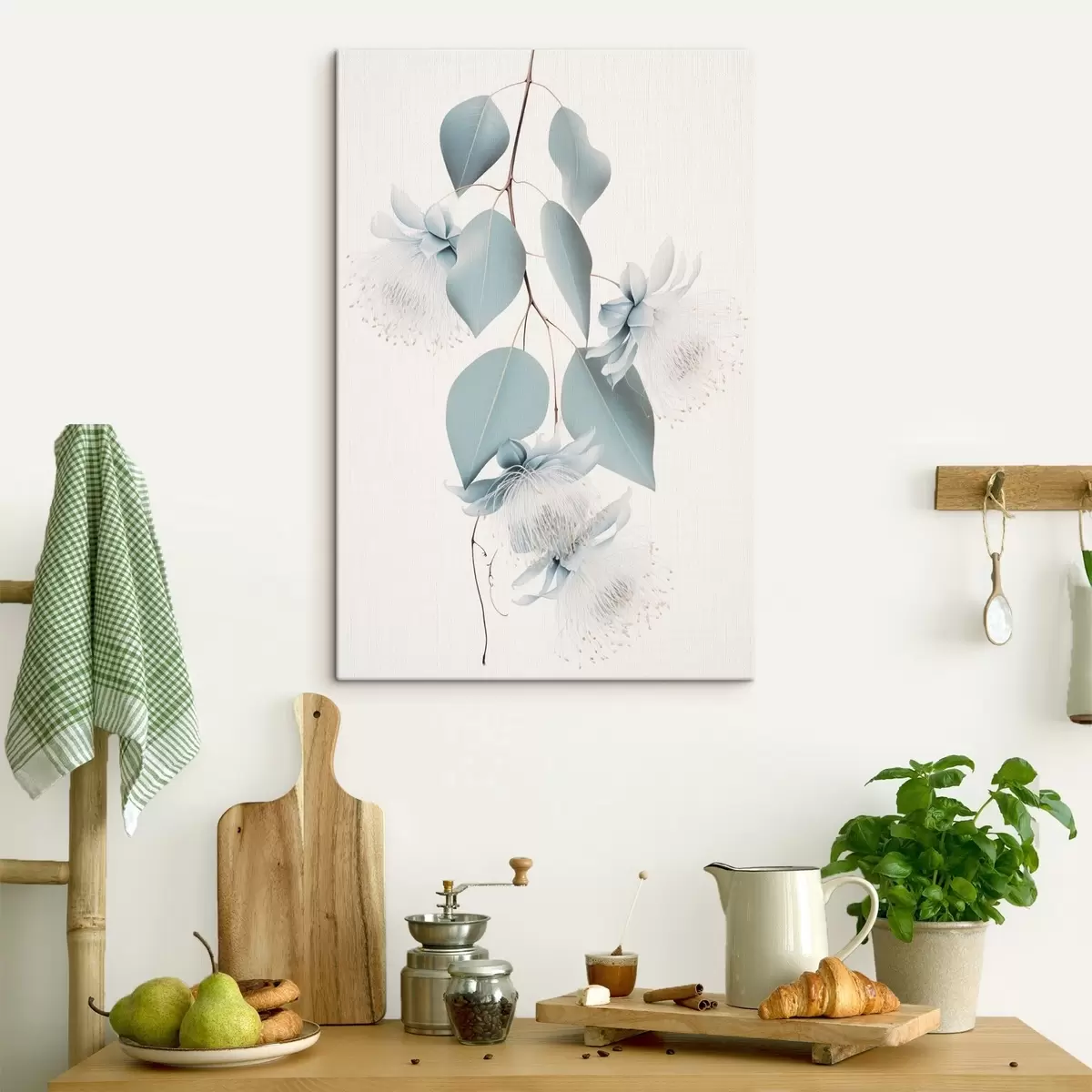 Tableau Branche d'eucalyptus avec des feuilles bleues et des fleurs blanches, fond clair s45947