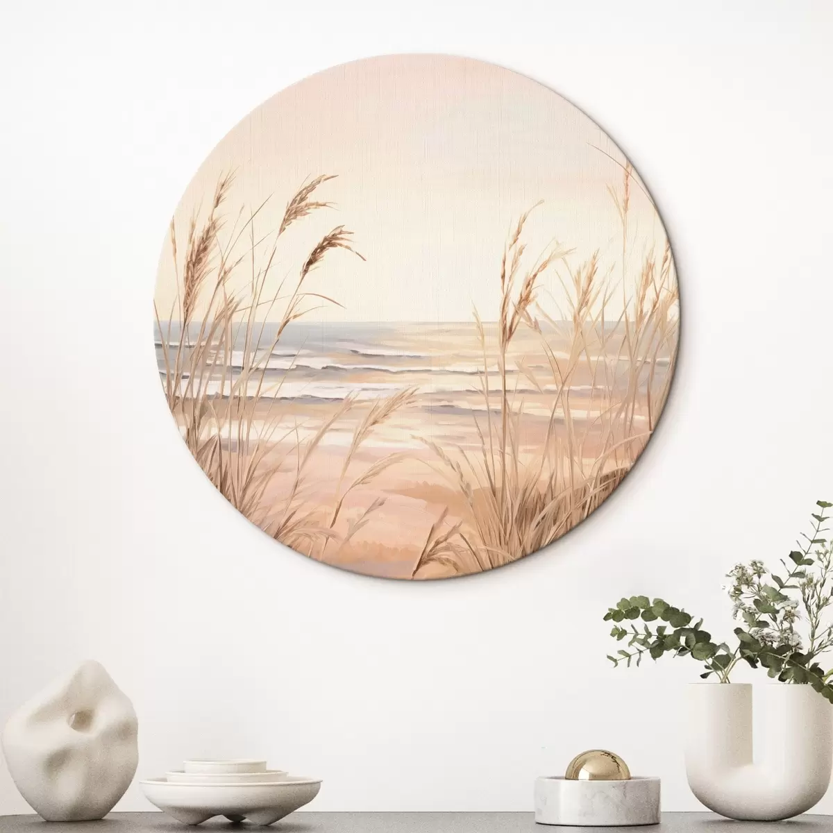 Tableaux rondes Herbe de la pampa avec une palette de couleurs orange pastel, un ciel rose pâle, un paysage paisible r45935