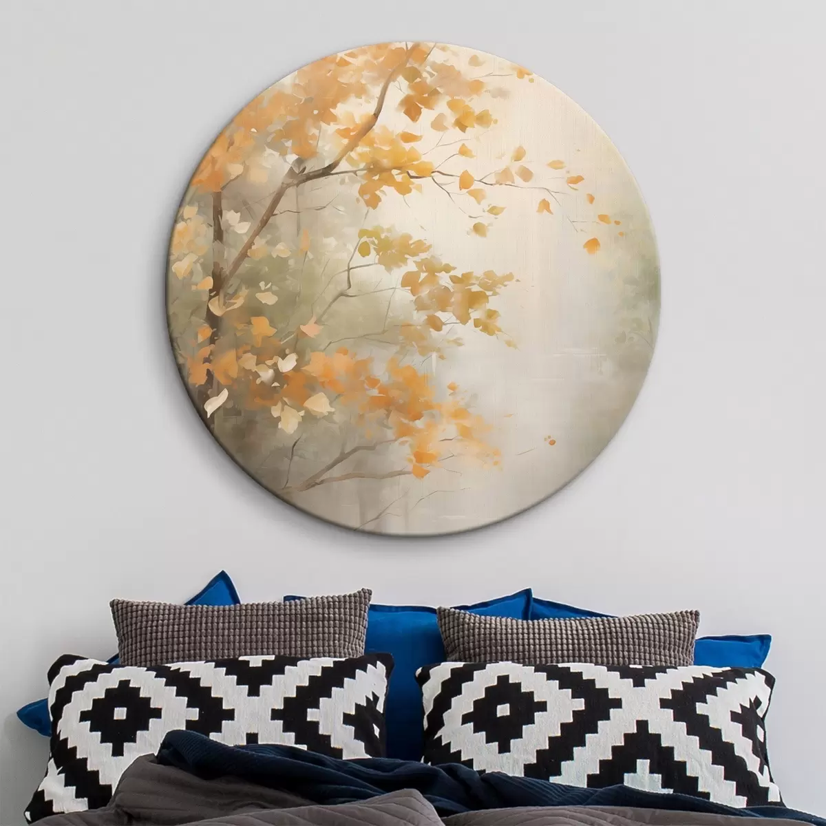 Tableaux rondes Branches d'arbres automnales aux feuilles orange dans une forêt baignée d'une lumière douce r45940