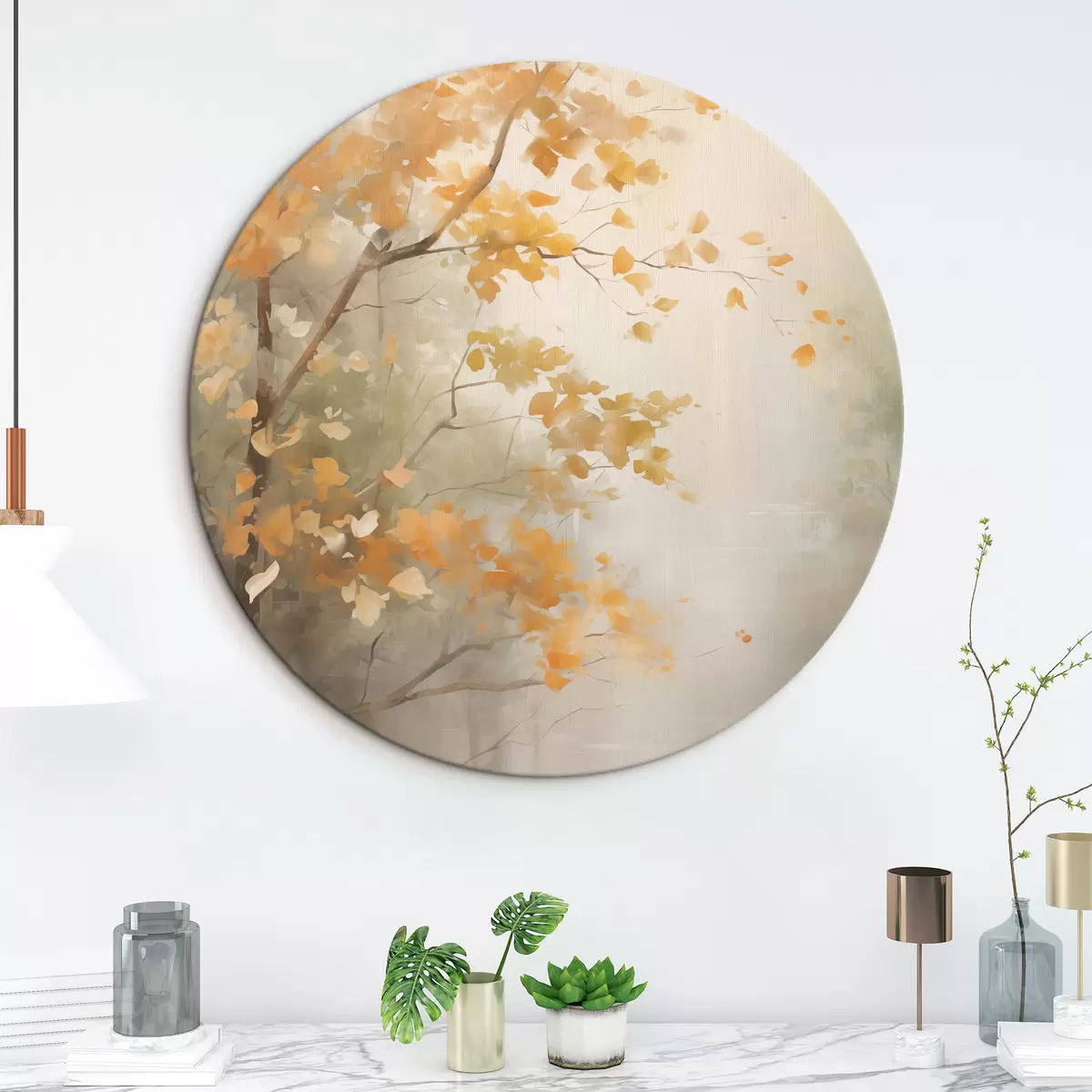 Tableaux rondes Branches d'arbres automnales aux feuilles orange dans une forêt baignée d'une lumière douce r45940