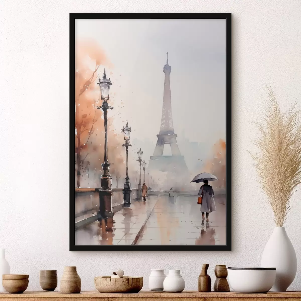 Poster Une journée pluvieuse à Paris avec la tour Eiffel en arrière-plan et des lampadaires vintage f45930