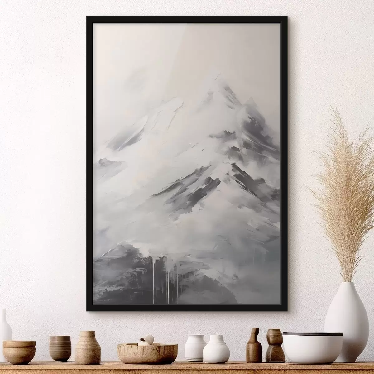Poster Sommets enneigés avec des ombres grises, ciel gris, coups de pinceau, texturé, minimaliste f45932