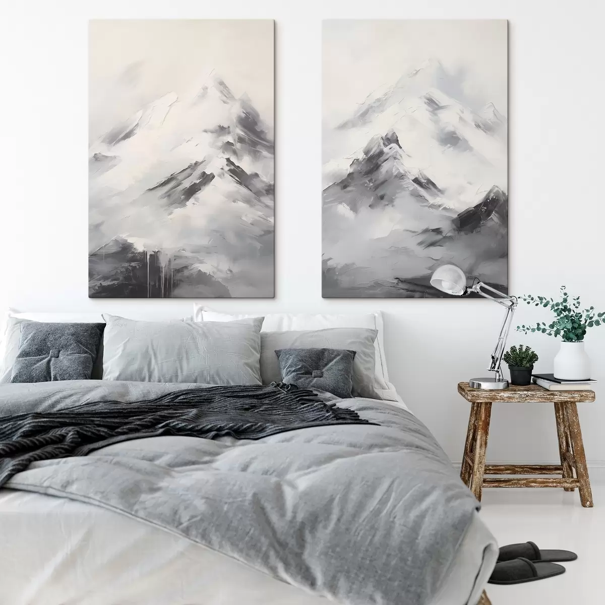 Tableau Sommets enneigés avec des ombres grises, ciel gris, coups de pinceau, texturé, minimaliste m00822