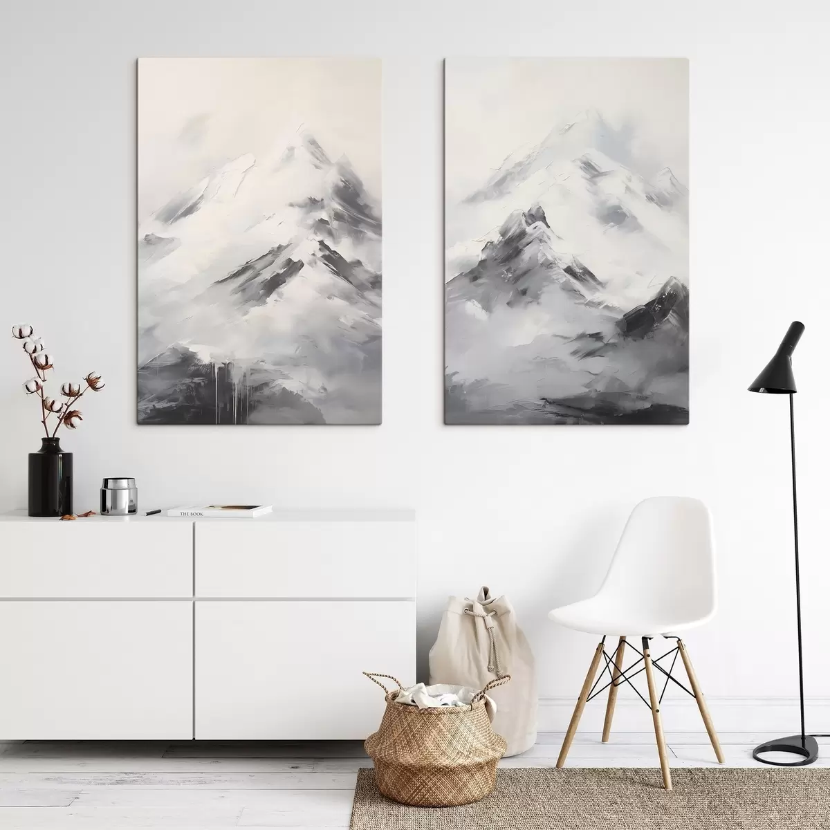 Tableau Sommets enneigés avec des ombres grises, ciel gris, coups de pinceau, texturé, minimaliste m00822