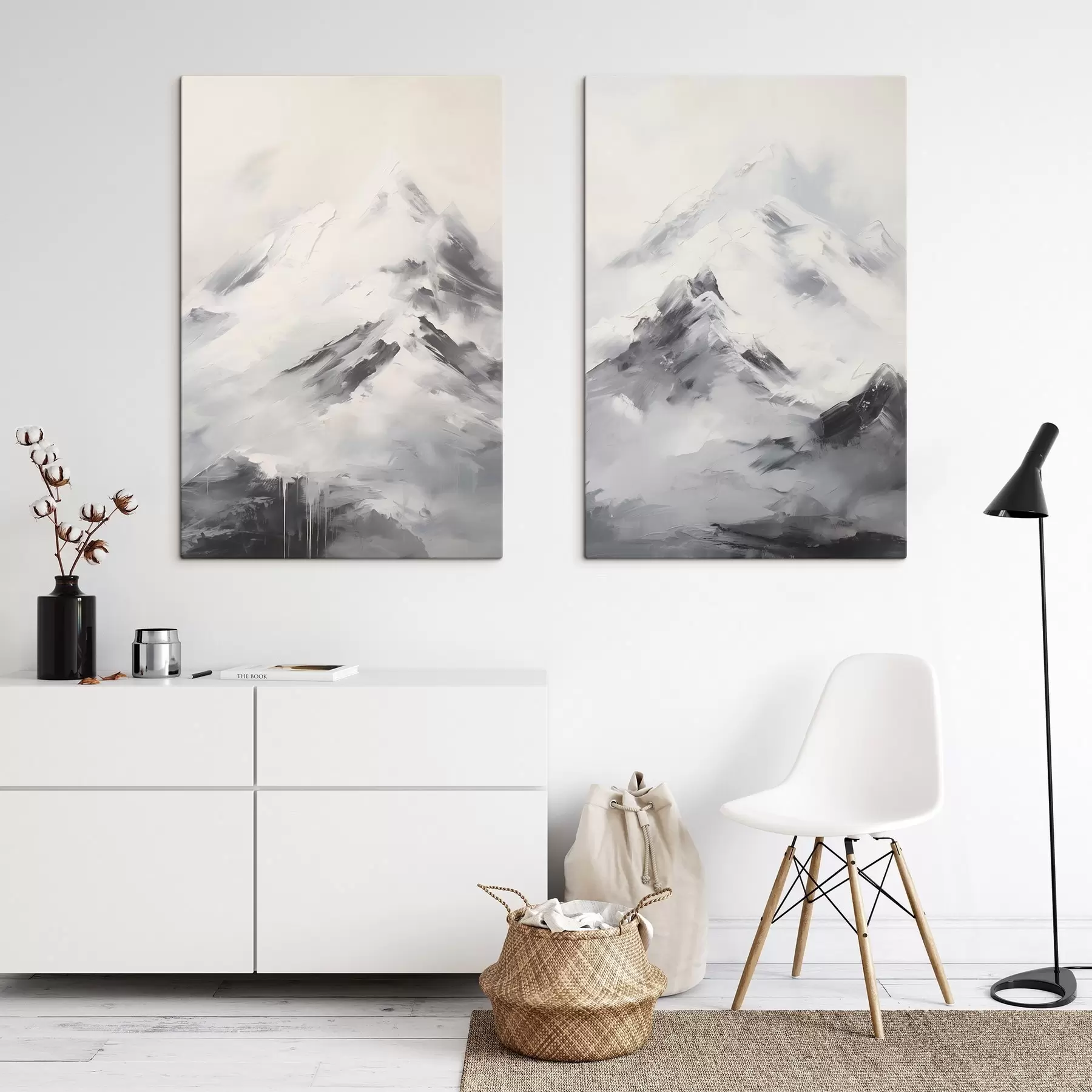 Tableau Sommets enneigés avec des ombres grises, ciel gris, coups de pinceau, texturé, minimaliste m00822