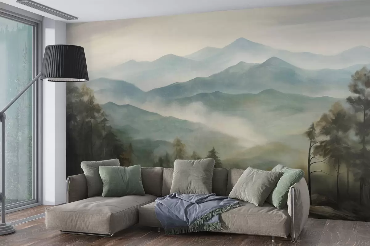 Papier peint Chaîne de montagnes brumeuse avec des arbres, du brouillard, un ciel nuageux, des couleurs sourdes, style peinture paysagère w09424