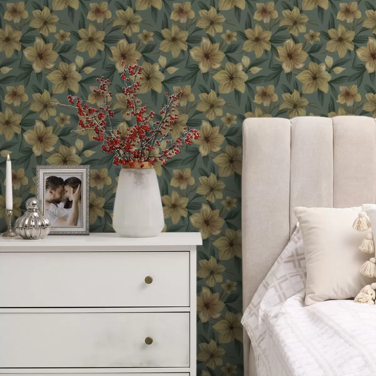 Papier peint Fleurs ocres sur fond vert foncé, motif dense a00628