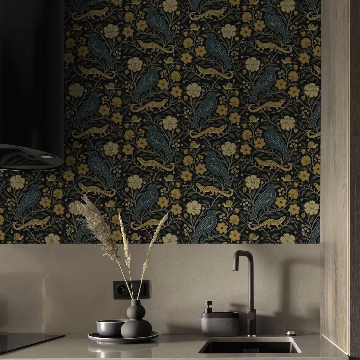 Papier peint Oiseaux, lézards et escargots parmi les fleurs sur fond sombre a00691