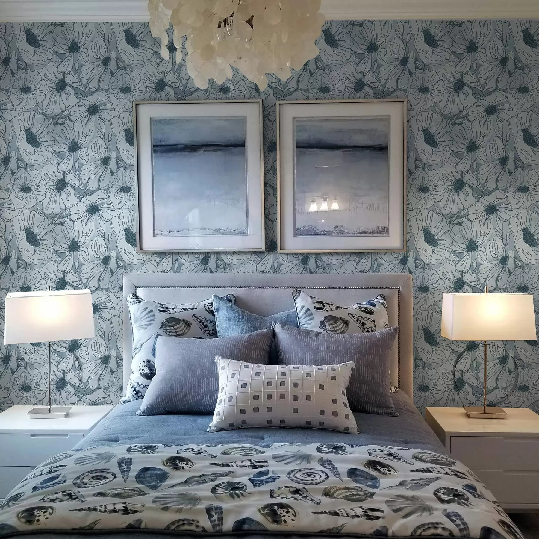 Papier peint Fleurs linéaires dans une palette gris-bleu froide a00636v2