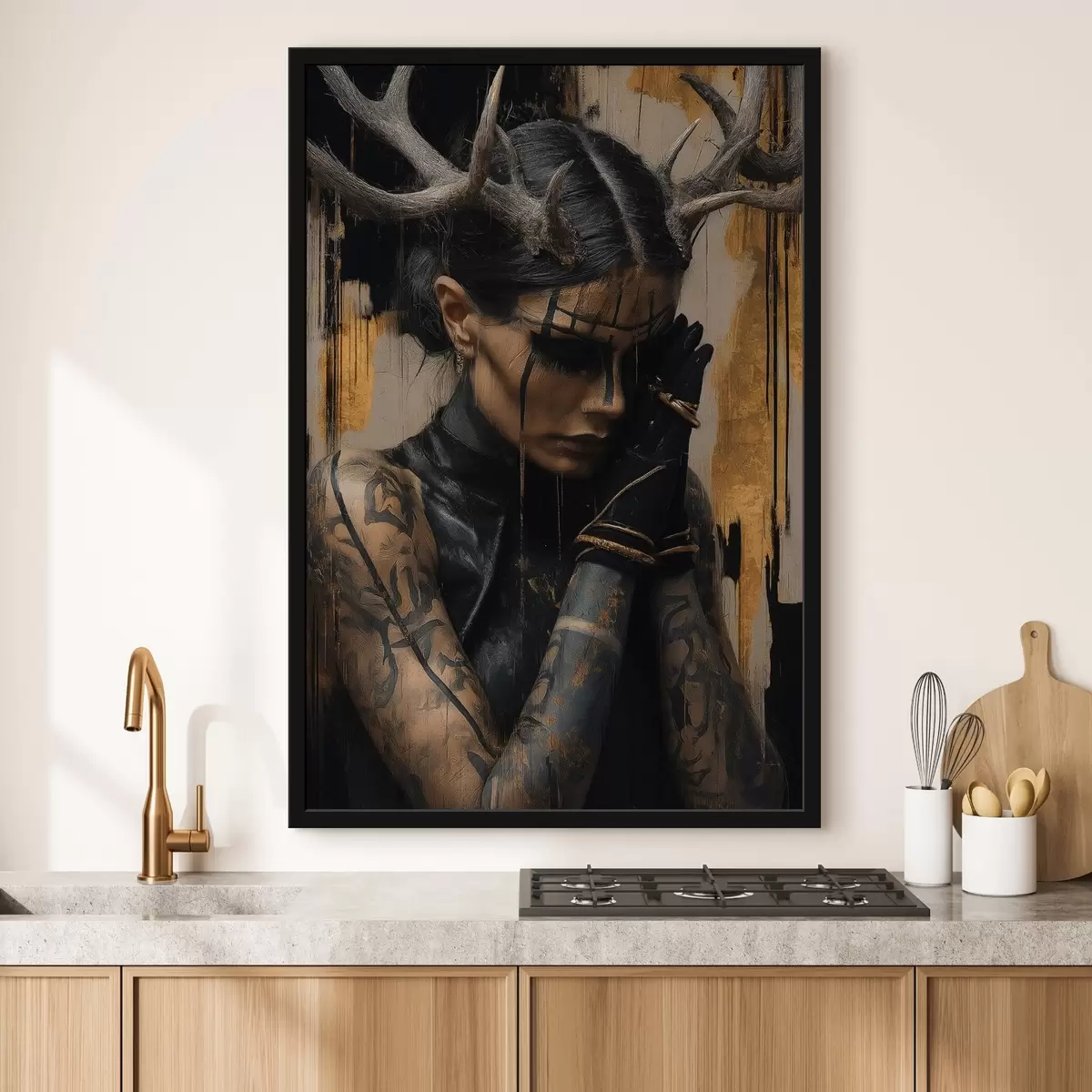 Poster Femme avec des cornes, au regard sombre et au visage marqué de rides noires f46144