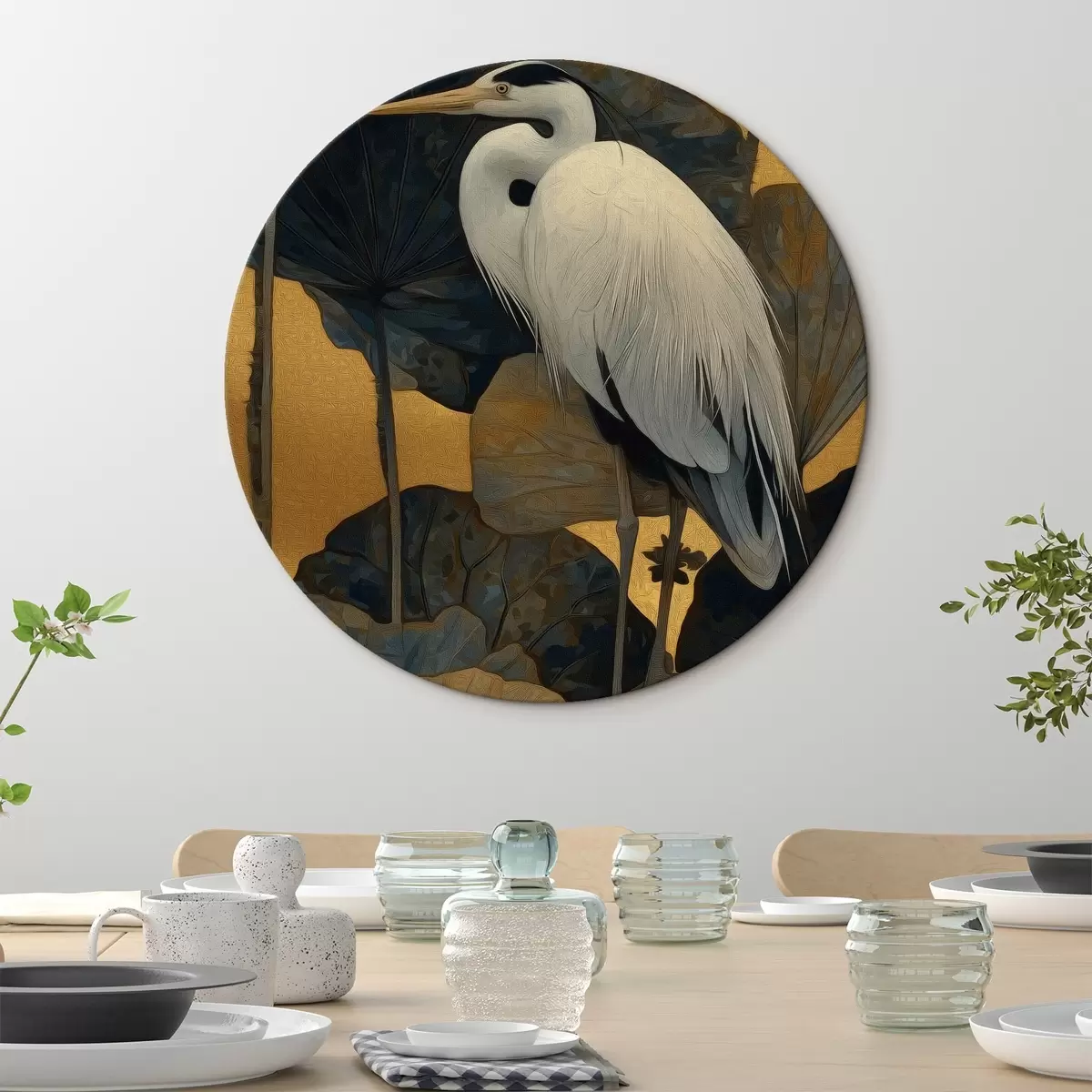 Tableaux rondes Héron blanc parmi de grandes feuilles sur un fond chaud r46147