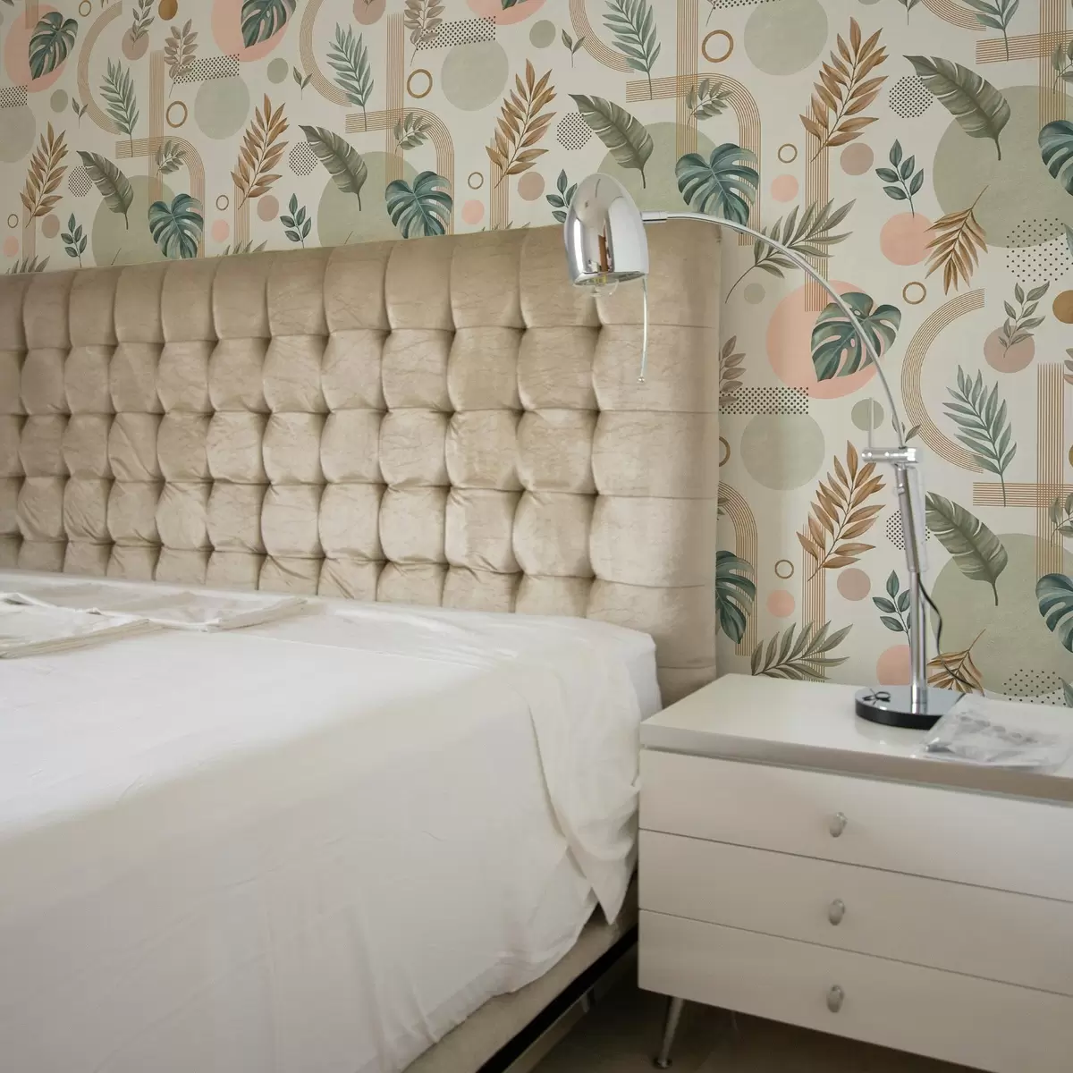 Papier peint Feuilles et formes géométriques dans des tons chauds et apaisants a00677