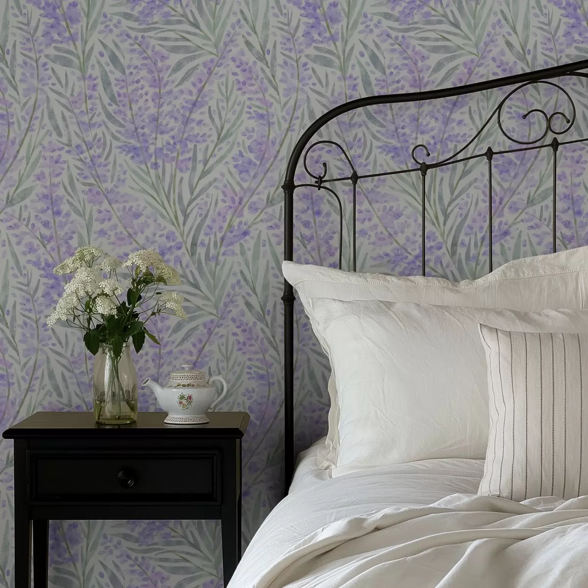 Papier peint Branches de lavande dans les tons violets sur fond clair a00835