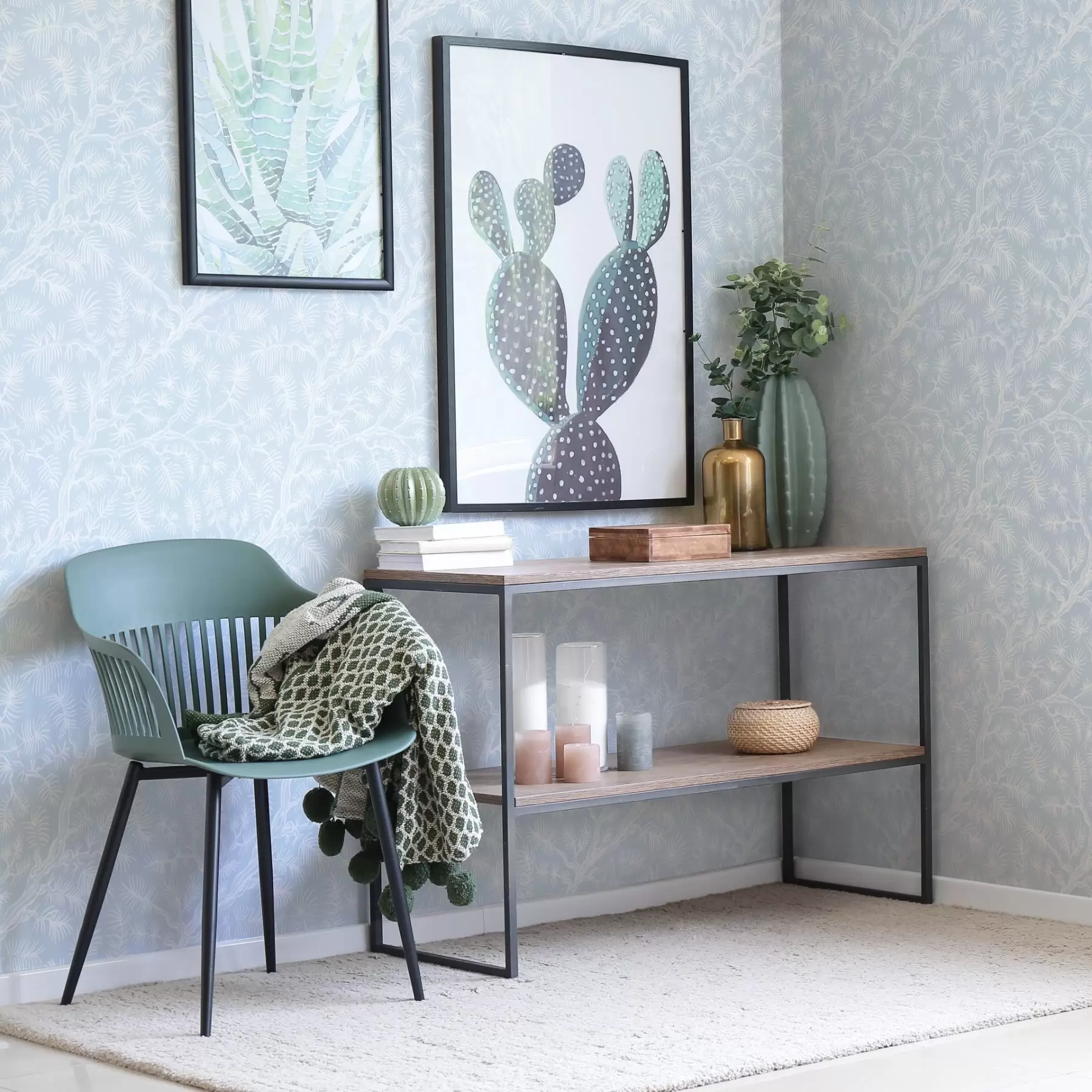 Papier peint Branches de pin dans des tons clairs sur fond bleu a00838