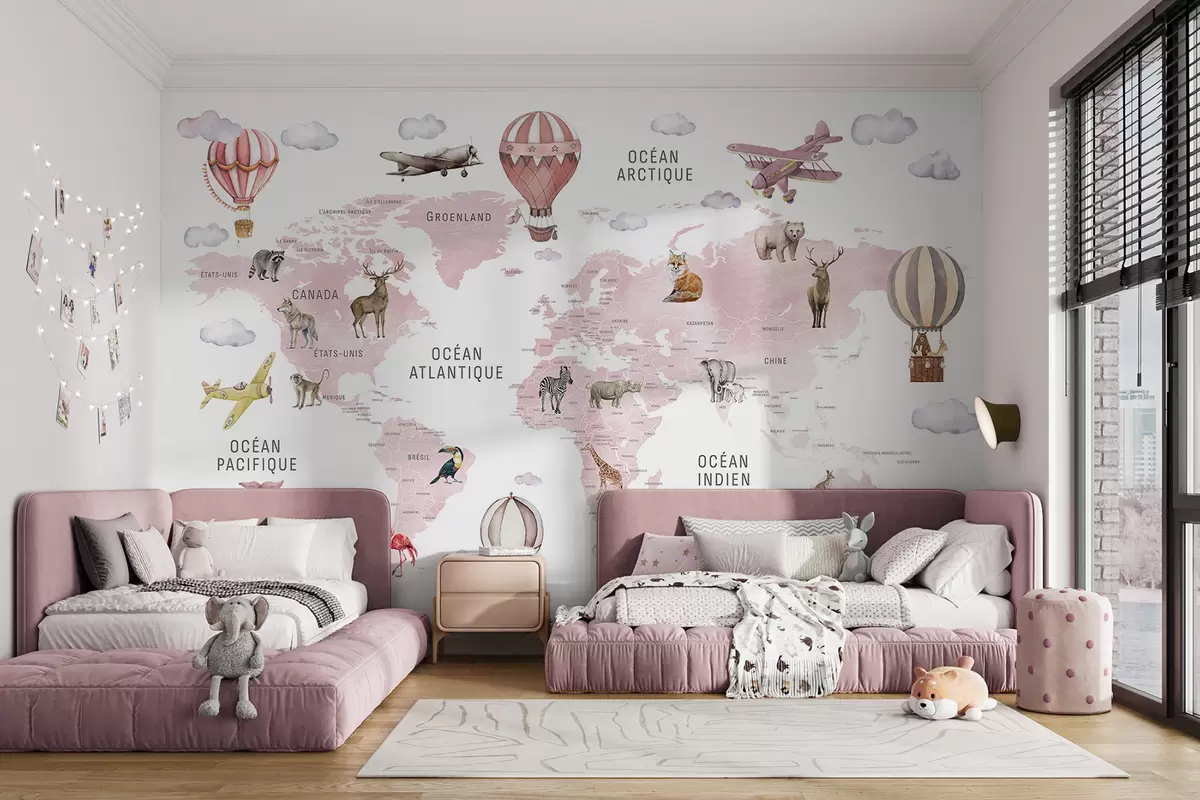 Papier peint Carte pour enfants au style aquarelle avec des animaux et des montgolfières. En français. Couleur rose. c00001frv3