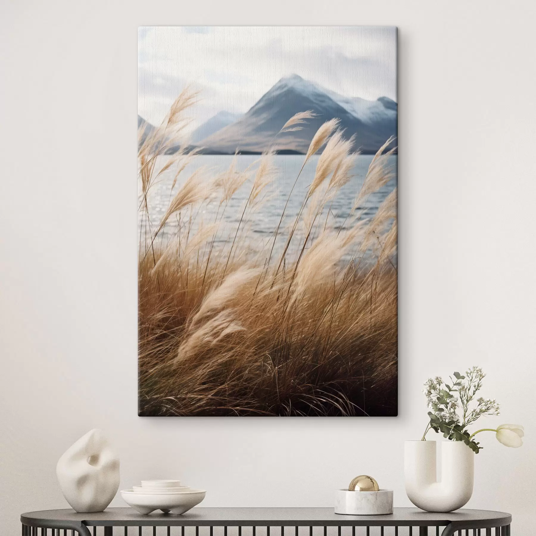 Tableau Herbe de la pampa avec un lac et des montagnes en arrière-plan, éclairage tamisé, couleurs douces, style naturaliste s46283