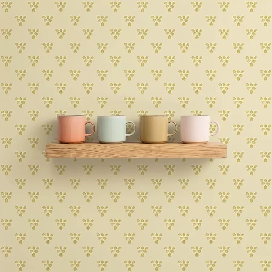 Papier peint Petite répétition : trios de feuilles sur fond crème-beige a00848