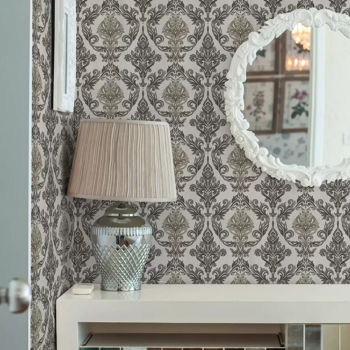 Papier peint Damassé sur fond clair, accents bronze olive a00828v6