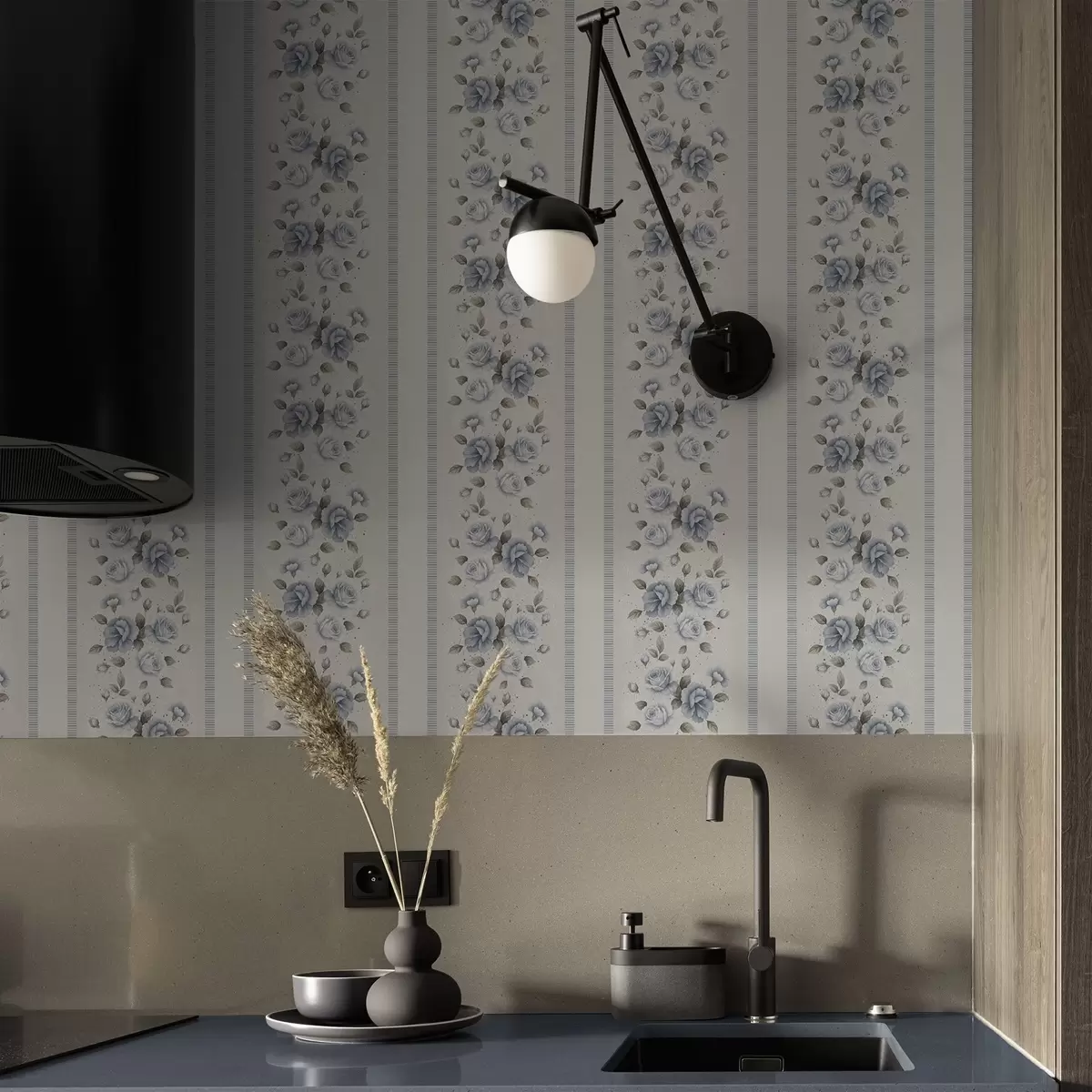 Papier peint Roses bleues disposées en bandes verticales sur fond clair a00860