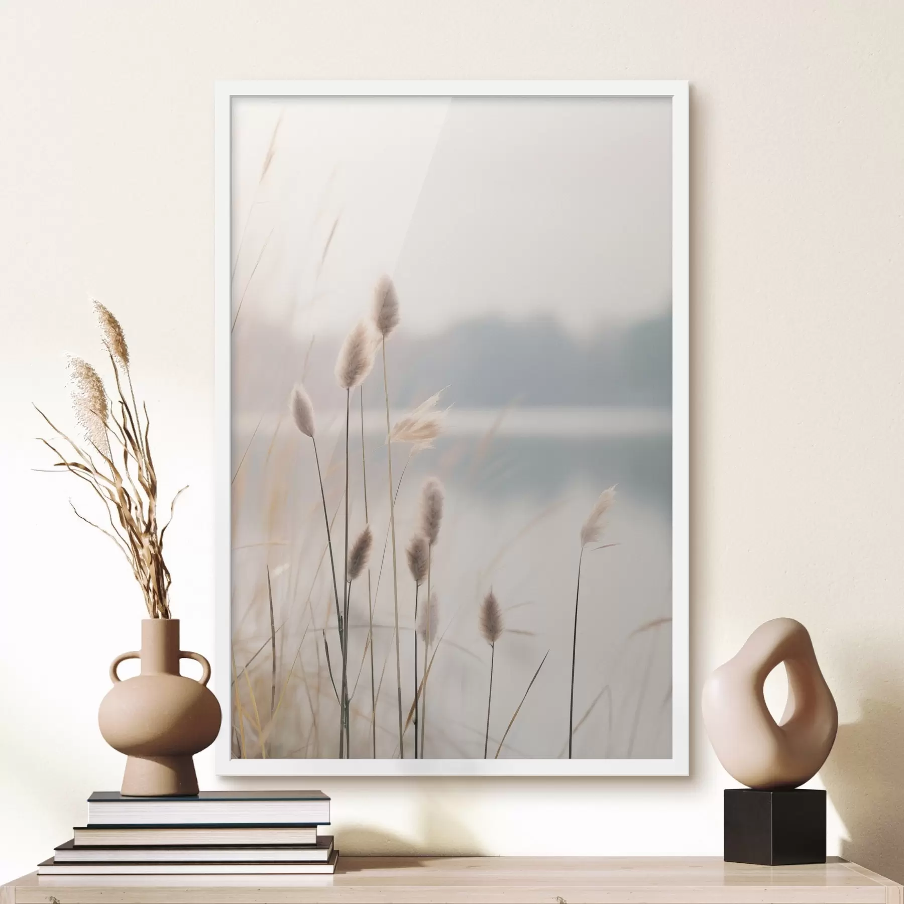 Papier peint Roseaux souples au bord d'un lac brumeux, tons beiges pastel f46504