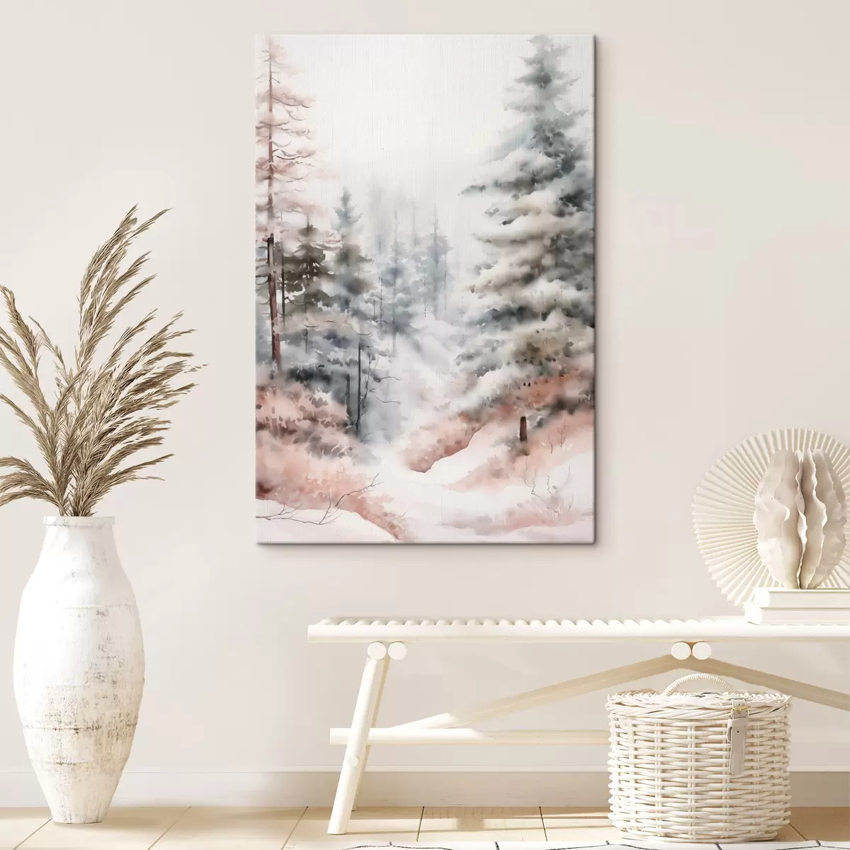 Tableau De grands pins recouverts de neige, dressés dans une forêt brumeuse, une scène hivernale douce et feutrée. s46702