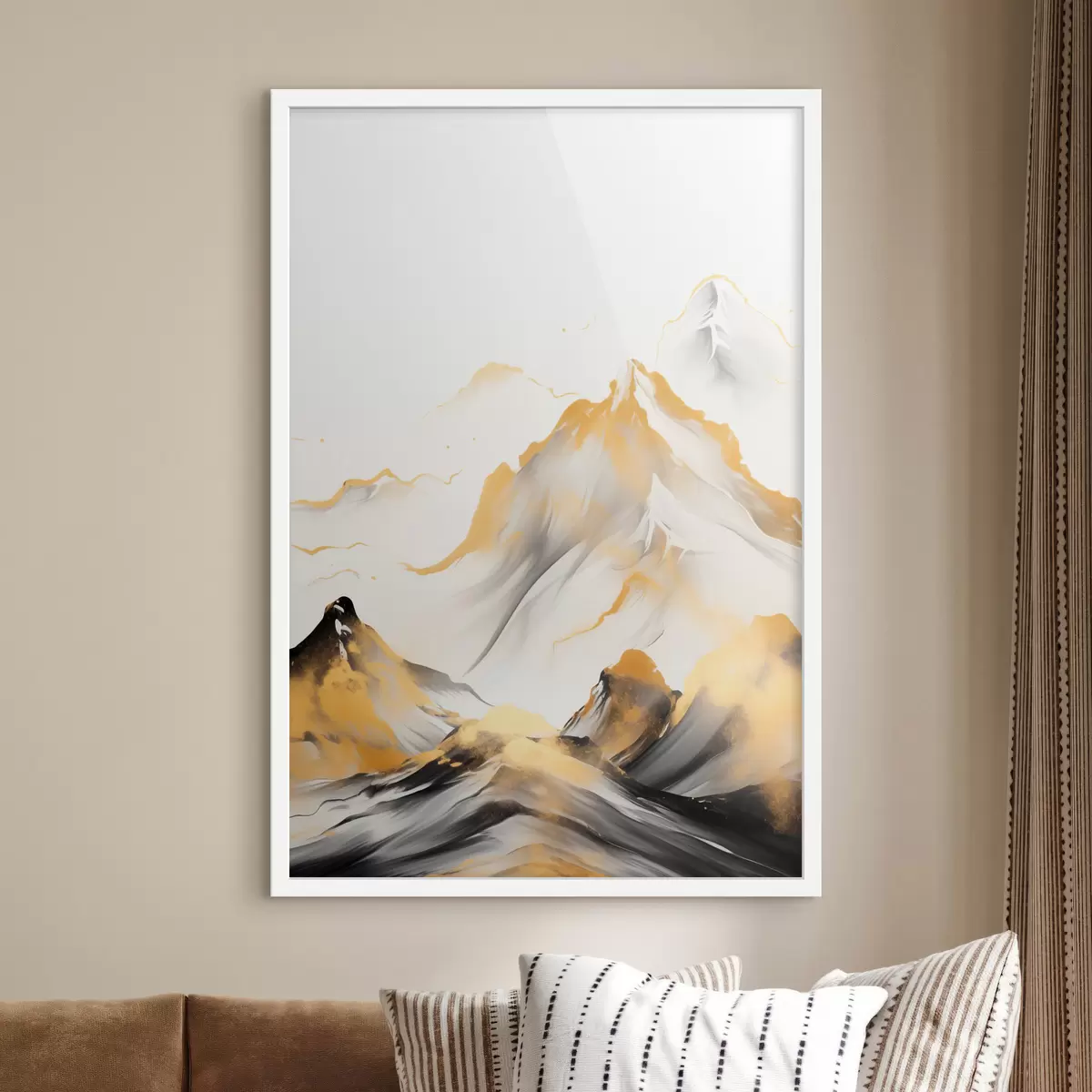 Poster Montagnes texturées jaunes et noires aux sommets enneigés, style peinture à l'encre, chaîne de montagnes minimaliste f46683