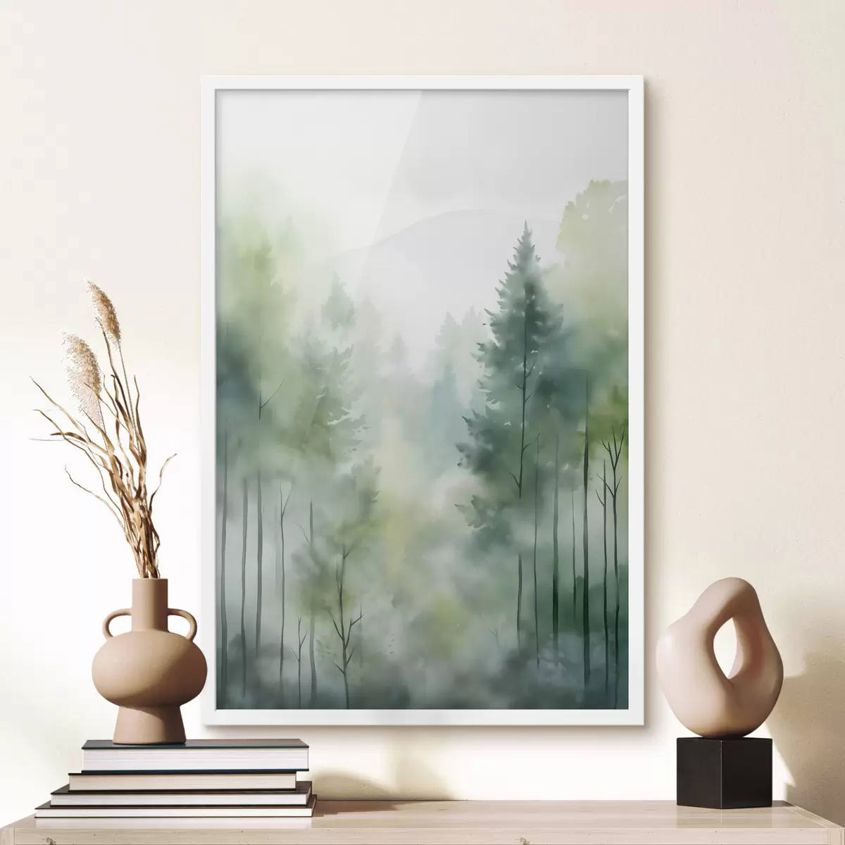 Poster Imitation d'une aquarelle représentant une forêt brumeuse avec de grands pins et des montagnes en arrière-plan. f46690