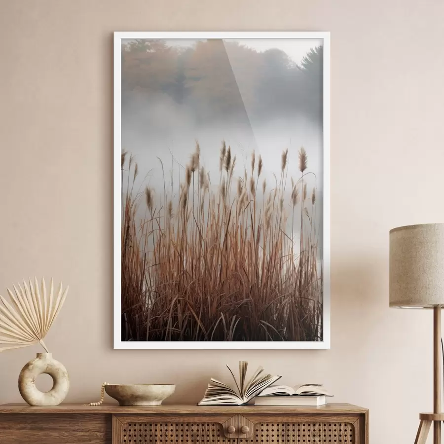 Papier peint De grands roseaux poussant dans un plan d'eau, l'eau reflète les roseaux, arrière-plan brumeux, lumière douce, scène naturelle f46696