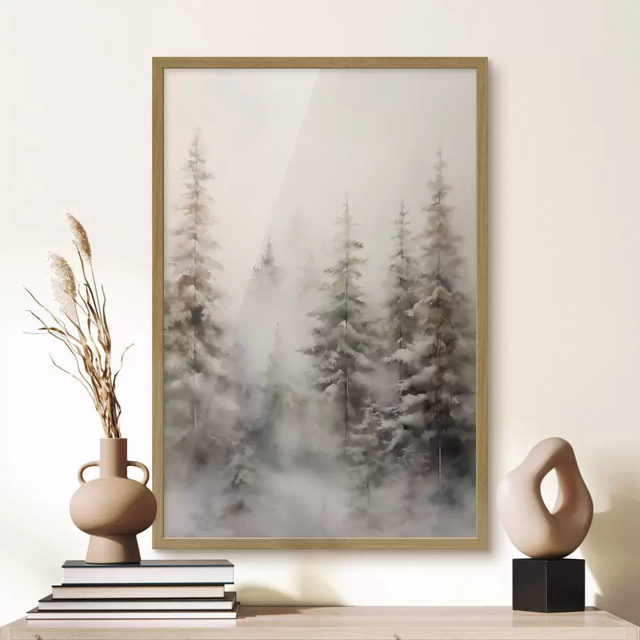 Papier peint De grands pins recouverts de neige, dressés dans une forêt brumeuse, une scène hivernale douce et feutrée f46701