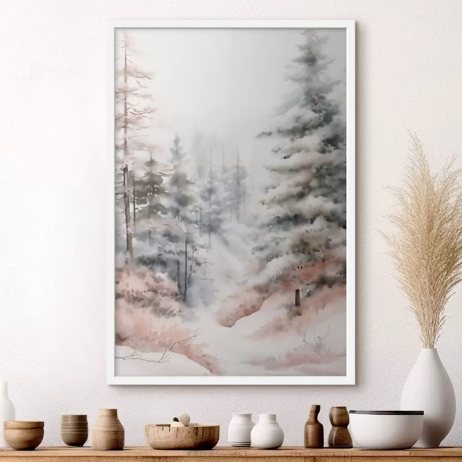 Papier peint De grands pins recouverts de neige, dressés dans une forêt brumeuse, une scène hivernale douce et feutrée. f46702