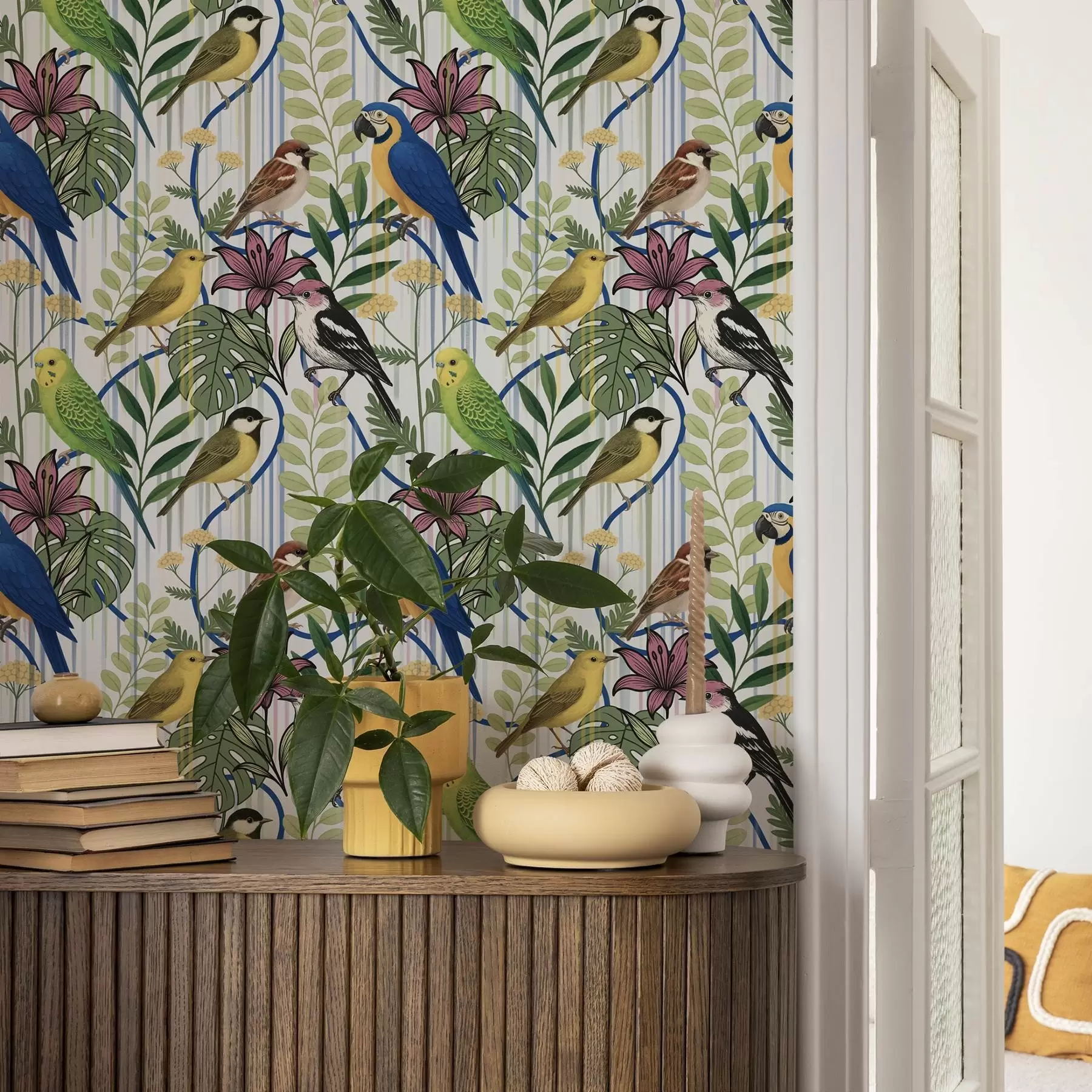 Papier peint Oiseaux exotiques aux couleurs vives parmi la végétation tropicale a00887