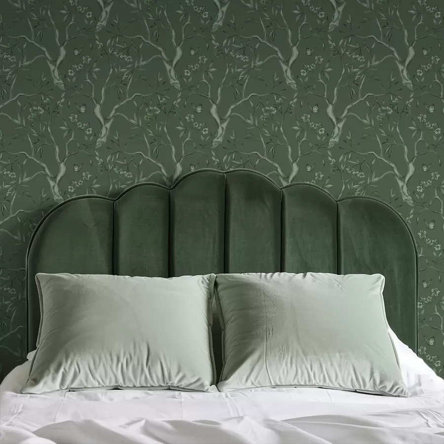 Papier peint Branches fleuries vertes avec des papillons sur un fond sombre a00951v3