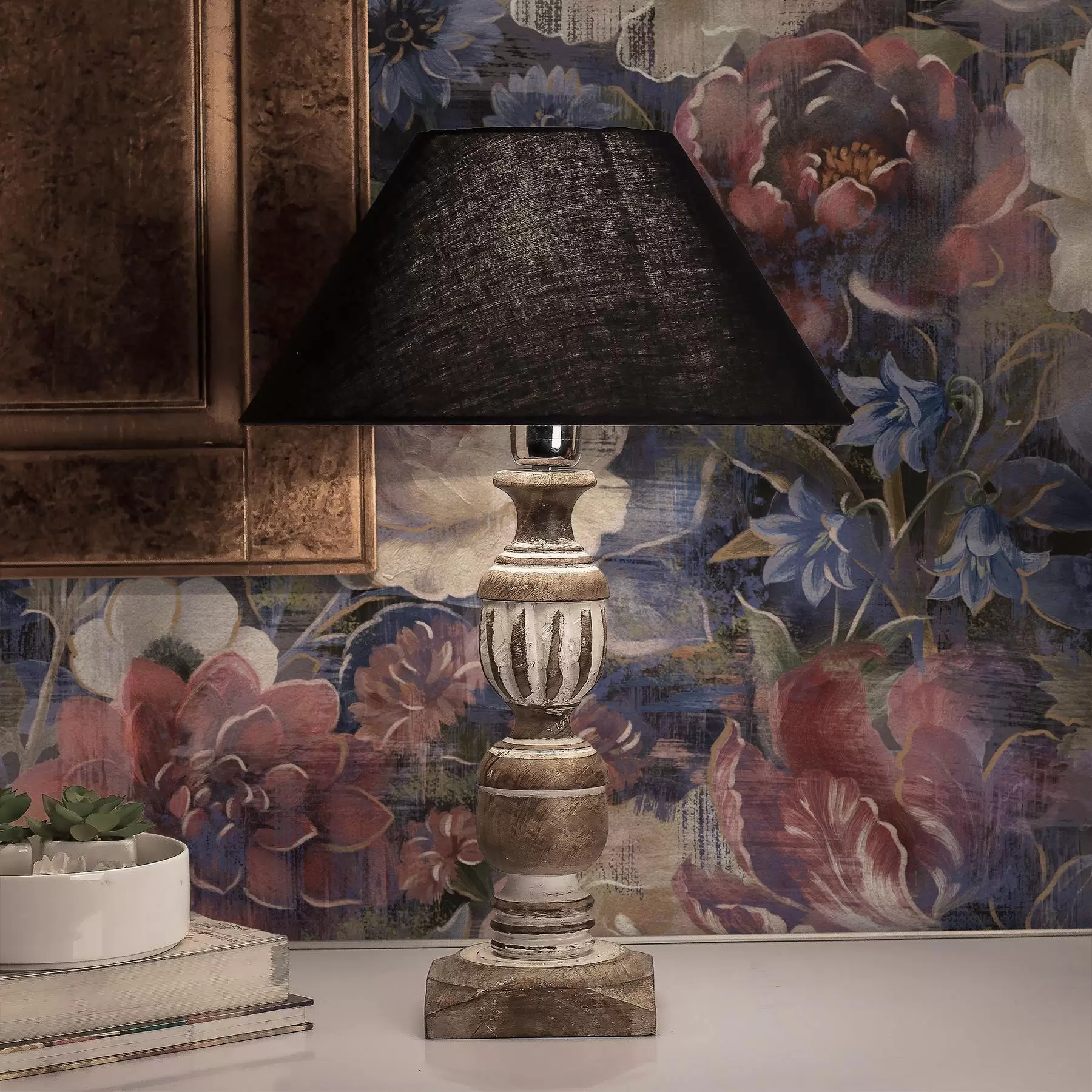 Papier peint Bouquet pictural de grandes fleurs sur fond indigo foncé a01021