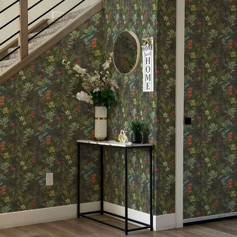 Papier peint Jardin tropical sombre avec des fleurs et un feuillage éclatants a01079