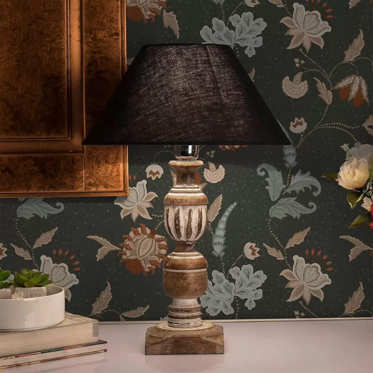 Papier peint Fond vert foncé avec fleurs et feuilles décoratives a01086