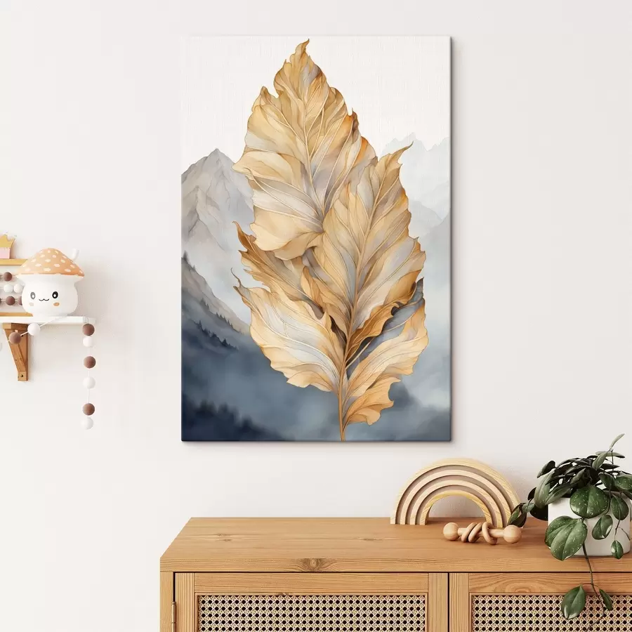 Tableau Feuilles abstraites, grandes, jaunes et brunes, aux détails complexes, sur fond de paysage montagneux. s47022