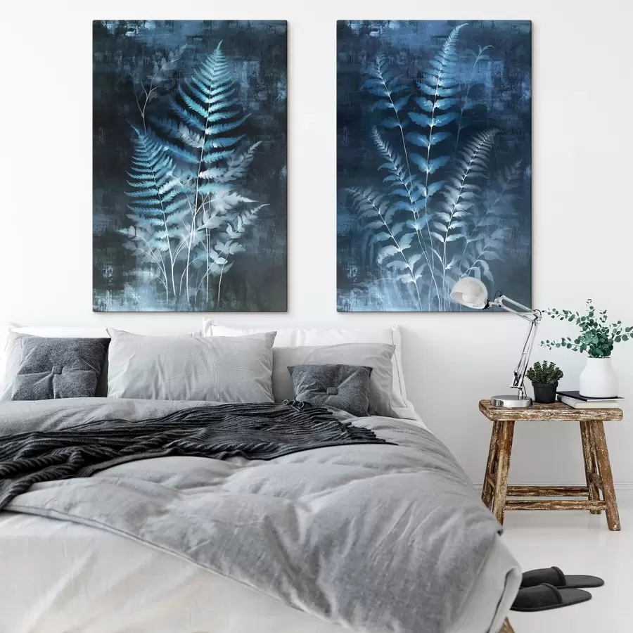 Tableau Fougères bleues et plantes sur un fond sombre et texturé, avec un accent sur les détails complexes, effet rayons X. m01121