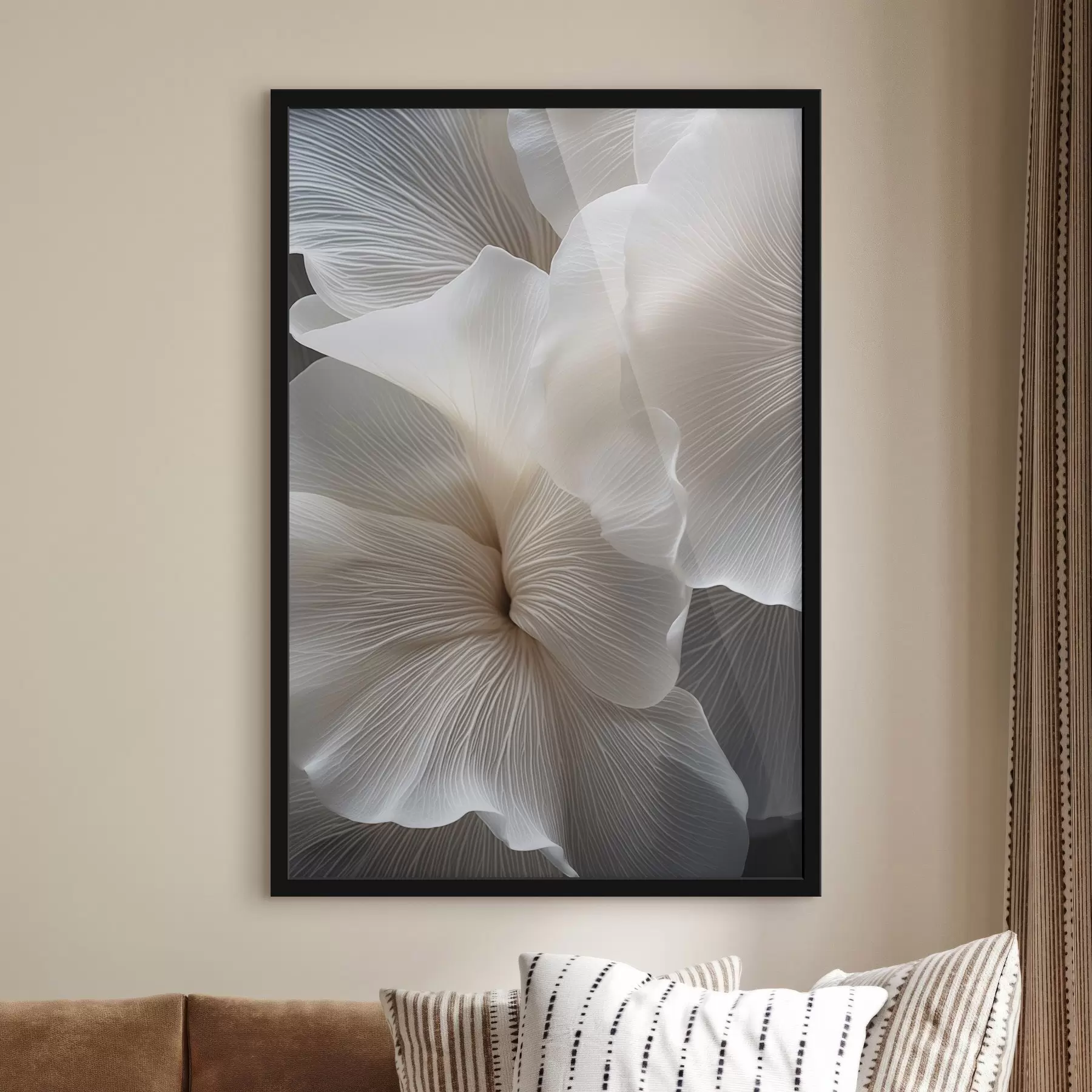 Papier peint Gros plan sur de délicats pétales de fleurs blancs abstraits aux lignes complexes et au fond sombre flou f47019