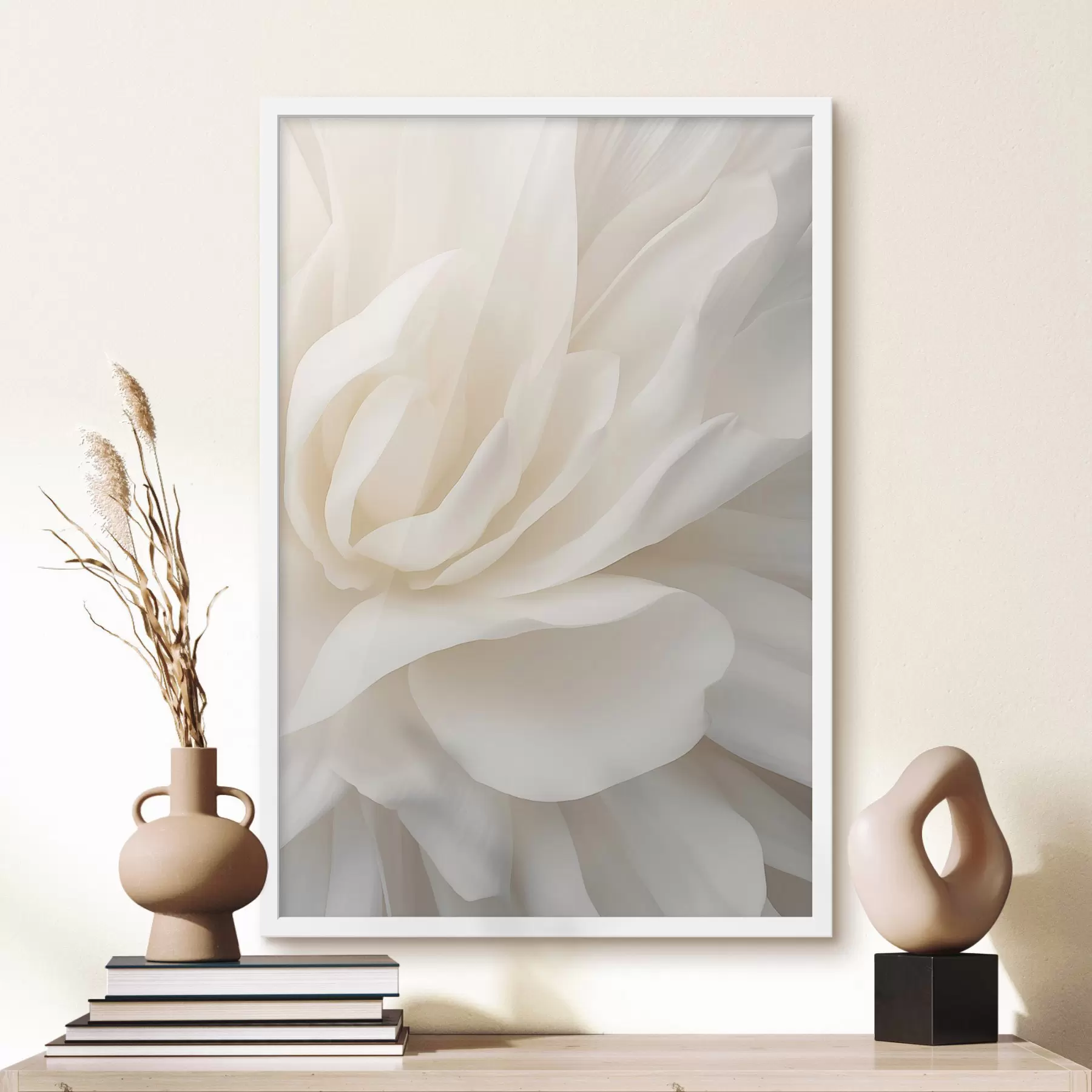 Papier peint Fleur blanche abstraite aux pétales délicats et superposés, art minimaliste f47024