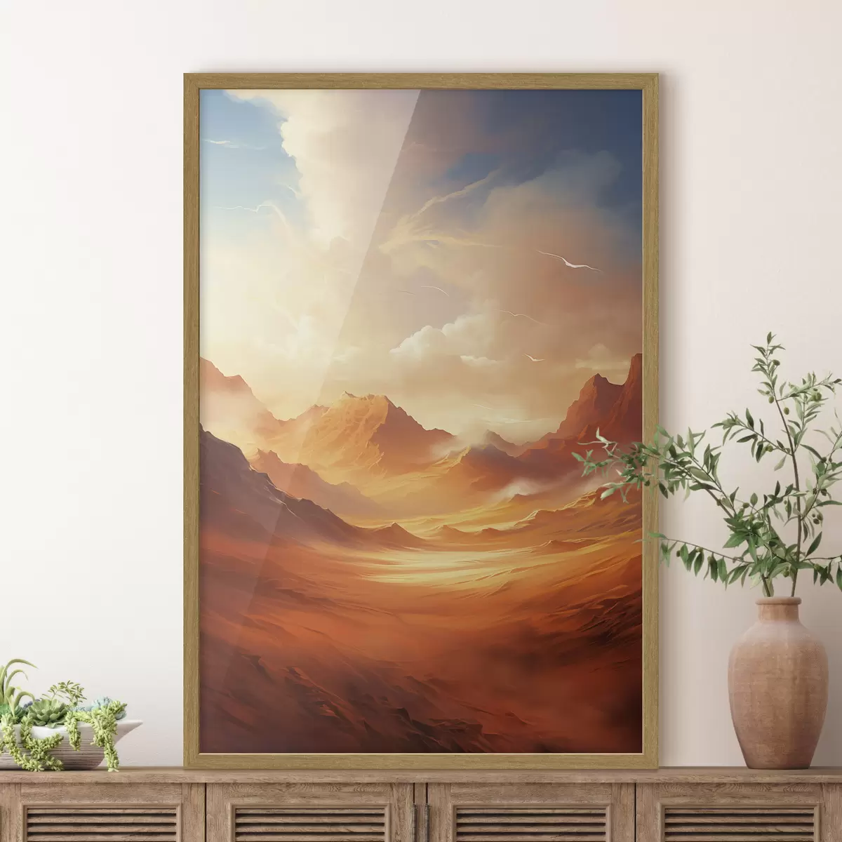Poster Un vaste paysage désertique orange avec des montagnes rocheuses imposantes sous un ciel brumeux et ensoleillé, parsemé de nuages vaporeux f47028