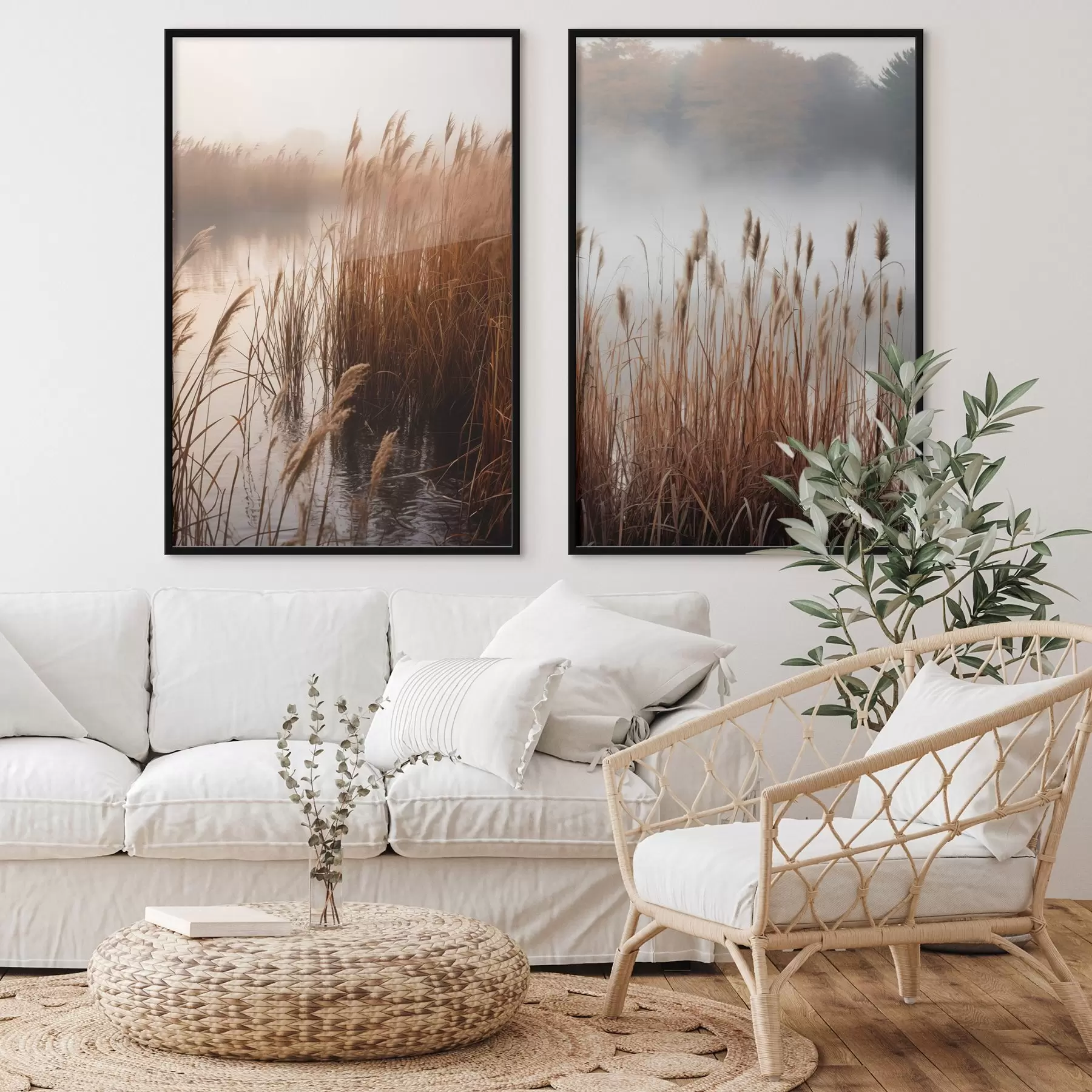 Papier peint De grands roseaux poussant dans un plan d'eau, l'eau reflète les roseaux, arrière-plan brumeux, lumière douce, scène naturelle d01008