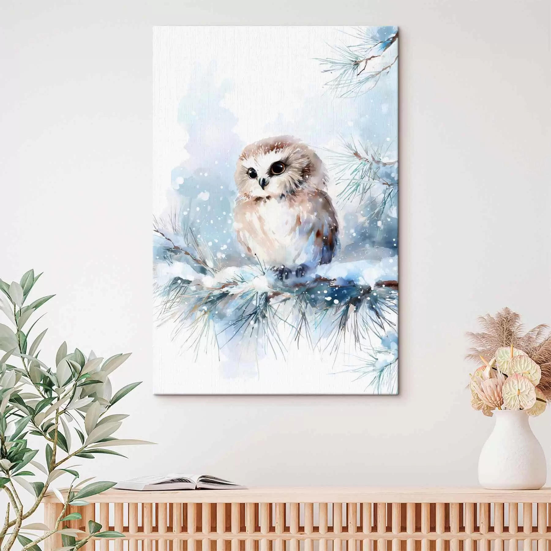 Tableau Jolie chouette sur une branche de pin enneigée, peinte à l'aquarelle s47115