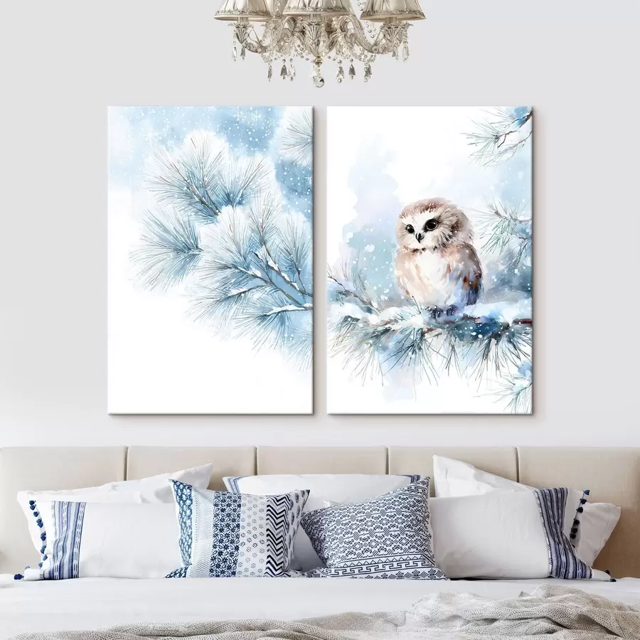 Tableau Jolie chouette sur une branche de pin enneigée, peinte à l'aquarelle m01168