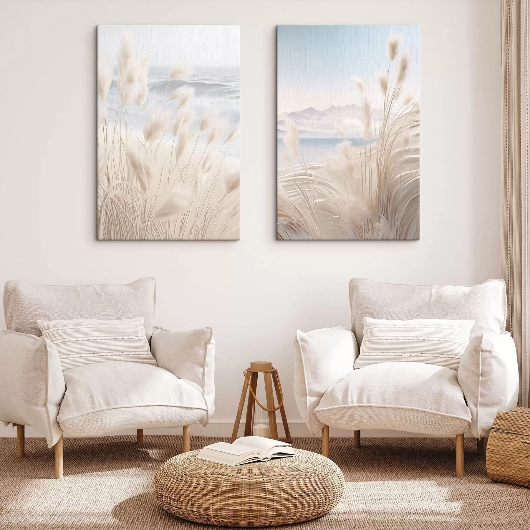 Tableau Haute herbe de pampa plumeuse dans des tons beiges doux au premier plan, avec une plage de sable en arrière-plan. m01242
